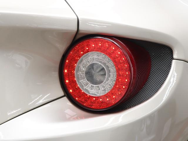 ＦＦ Ｆ１　ＤＣＴ　４ＷＤ　Ｖ１２　可変ブリリアントマフラー純正有　タンカラー革シート　パワーシート　ナビ　バックカメラ　パークセンサー　カーボンセラミックブレーキ　２０インチ鍛造ホイール　プロテクションフィルム（79枚目）