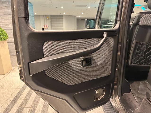Ｇクラス ３００ＧＥ　車検Ｒ７年１１月／３００ＧＥ／クリアガラス／ホイールブラックアウト／オフロードタイヤ／ダークオリーブメタリック／ルーフキャリア／ファブリック内装／ドラレコ一体型ルームミラー／ＥＴＣ／バックカメラ／（32枚目）