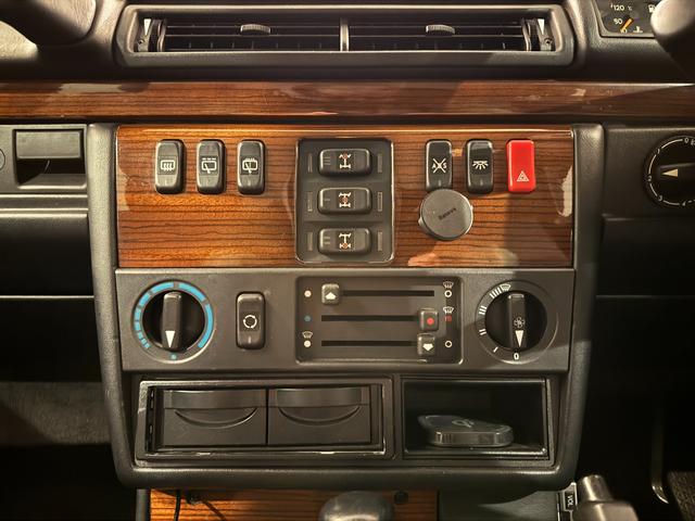 Ｇクラス ３００ＧＥ　車検Ｒ７年１１月／３００ＧＥ／クリアガラス／ホイールブラックアウト／オフロードタイヤ／ダークオリーブメタリック／ルーフキャリア／ファブリック内装／ドラレコ一体型ルームミラー／ＥＴＣ／バックカメラ／（53枚目）