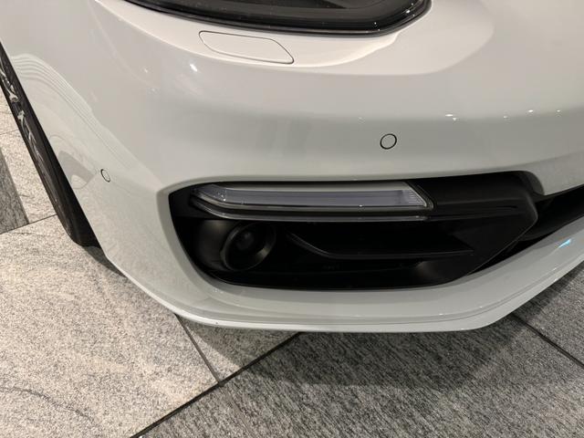 パナメーラ ターボ　スポーツクロノＰＫＧ／スポーツデザインＰＫＧ／２１インチターボデザインＡＷ／パノラマサンルーフ／マトリクスＬＥＤヘッドライト／４ゾーンエアコン／ブラックレザーインテリア／プライバシーガラス／ＥＴＣ（37枚目）