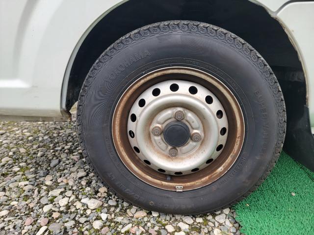 助手席側、右前タイヤ