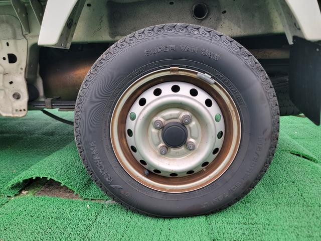 助手席側右後ろタイヤ