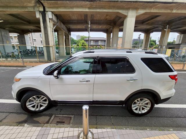 エクスプローラー ＸＬＴ　エコブースト　左ハンドル　７人乗り（8枚目）