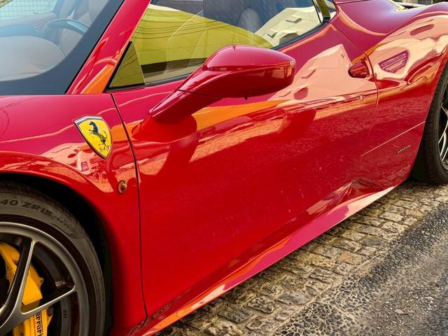 ４５８スパイダー ベースグレード　カーボンＬＥＤステアリング　フロントリフター　バックカメラ　ＢＢＳアルミホイール　パワーシート　イエローレブカウンター（18枚目）