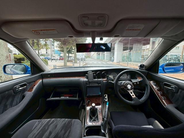 ローレル クラブＳ　メダリスト仕様　ＲＢ２５ＤＥＴ載せ替え　５速公認　フルエアロ　オールペン　エアクリ　社外タービン　車高調　社外マフラー　ＥＴＣ　３連追加メーター　ブースト計　レーダー探知機（24枚目）