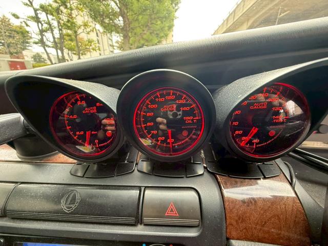 ローレル クラブＳ　メダリスト仕様　ＲＢ２５ＤＥＴ載せ替え　５速公認　フルエアロ　オールペン　エアクリ　社外タービン　車高調　社外マフラー　ＥＴＣ　３連追加メーター　ブースト計　レーダー探知機（27枚目）