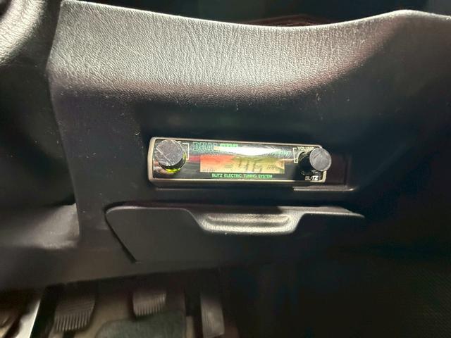 ローレル クラブＳ　メダリスト仕様　ＲＢ２５ＤＥＴ載せ替え　５速公認　フルエアロ　オールペン　エアクリ　社外タービン　車高調　社外マフラー　ＥＴＣ　３連追加メーター　ブースト計　レーダー探知機（28枚目）