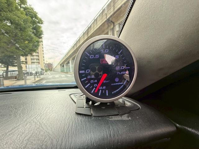 ローレル クラブＳ　メダリスト仕様　ＲＢ２５ＤＥＴ載せ替え　５速公認　フルエアロ　オールペン　エアクリ　社外タービン　車高調　社外マフラー　ＥＴＣ　３連追加メーター　ブースト計　レーダー探知機（30枚目）