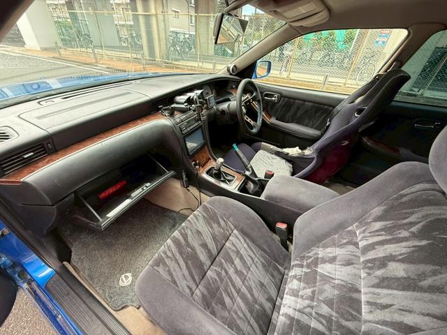 ローレル クラブＳ　メダリスト仕様　ＲＢ２５ＤＥＴ載せ替え　５速公認　フルエアロ　オールペン　エアクリ　社外タービン　車高調　社外マフラー　ＥＴＣ　３連追加メーター　ブースト計　レーダー探知機（42枚目）