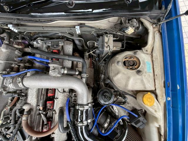 ローレル クラブＳ　メダリスト仕様　ＲＢ２５ＤＥＴ載せ替え　５速公認　フルエアロ　オールペン　エアクリ　社外タービン　車高調　社外マフラー　ＥＴＣ　３連追加メーター　ブースト計　レーダー探知機（47枚目）