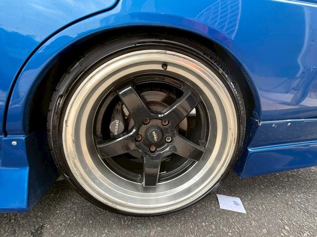 ローレル クラブＳ　メダリスト仕様　ＲＢ２５ＤＥＴ載せ替え　５速公認　フルエアロ　オールペン　エアクリ　社外タービン　車高調　社外マフラー　ＥＴＣ　３連追加メーター　ブースト計　レーダー探知機（62枚目）