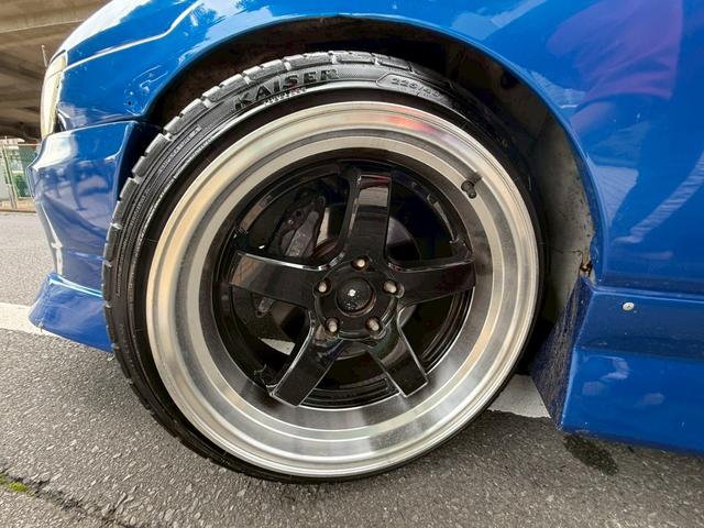 ローレル クラブＳ　メダリスト仕様　ＲＢ２５ＤＥＴ載せ替え　５速公認　フルエアロ　オールペン　エアクリ　社外タービン　車高調　社外マフラー　ＥＴＣ　３連追加メーター　ブースト計　レーダー探知機（64枚目）