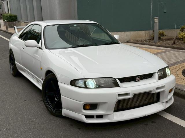 スカイライン GT-R 社外マフラー エアクリ BLTZ車高調 ナルディステアリング インパネカーボンパネル レカロセミバケ RAYSホイール18インチ(6枚目)