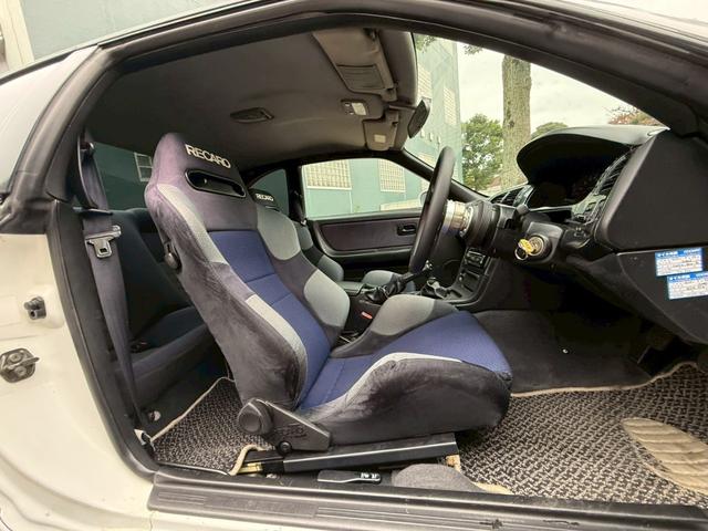 スカイライン GT-R 社外マフラー エアクリ BLTZ車高調 ナルディステアリング インパネカーボンパネル レカロセミバケ RAYSホイール18インチ(23枚目)