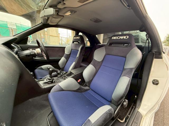 スカイライン GT-R 社外マフラー エアクリ BLTZ車高調 ナルディステアリング インパネカーボンパネル レカロセミバケ RAYSホイール18インチ(42枚目)