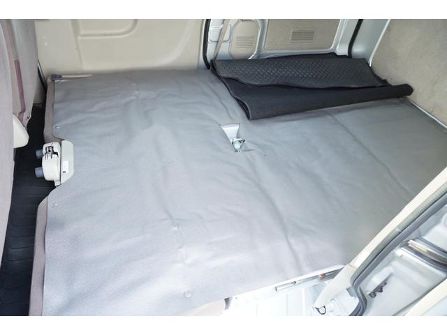 軽自動車の黒ナンバー登録可能です。陸運局の受理印が押印された連絡票があれば特に費用はかかりません。開業申請が未だの方も弊社提携行政書士にて代行可能です。開業申請代行費用は３万円が目安です。