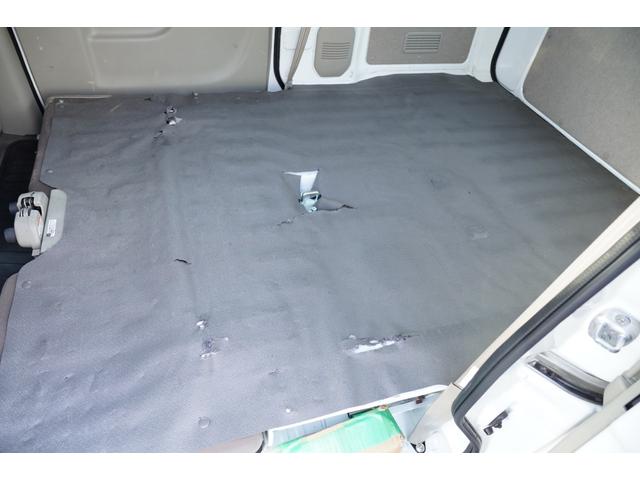 軽自動車の黒ナンバー登録可能です。陸運局の受理印が押印された連絡票があれば特に費用はかかりません。開業申請が未だの方も弊社提携行政書士にて代行可能です。開業申請代行費用は３万円が目安です。