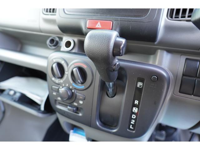 普通の４速オートマです。５ＡＧＳをギクシャクすると感じる方には、こちらがオススメです。