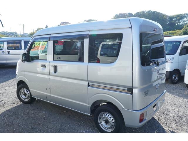 �����ԁi���p�o���ƃg���b�N�E�g�����X�|�[�^�[�A�����ĉc�Ǝԁj�̐��X�ł��I���ДF�ؐ����H��ɂč��Ǝ��i�����m���L�`���Ɛ������Ă��[�Ԃ����Ē����܂��B