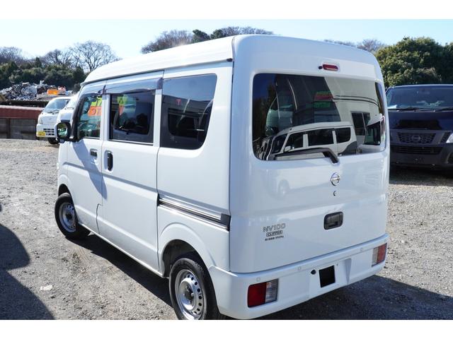 �����ԁi���p�o���ƃg���b�N�E�g�����X�|�[�^�[�A�����ĉc�Ǝԁj�̐��X�ł��I���ДF�ؐ����H��ɂč��Ǝ��i�����m���L�`���Ɛ������Ă��[�Ԃ����Ē����܂��B