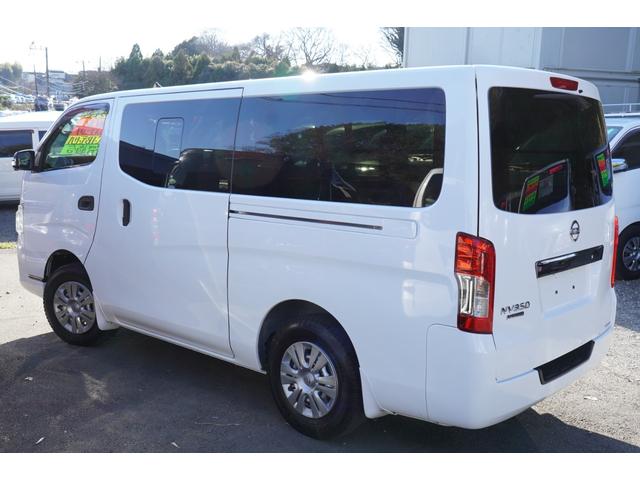 �����ԁi���p�o���ƃg���b�N�E�g�����X�|�[�^�[�A�����ĉc�Ǝԁj�̐��X�ł��I���ДF�ؐ����H��ɂč��Ǝ��i�����m���L�`���Ɛ������Ă��[�Ԃ����Ē����܂��B