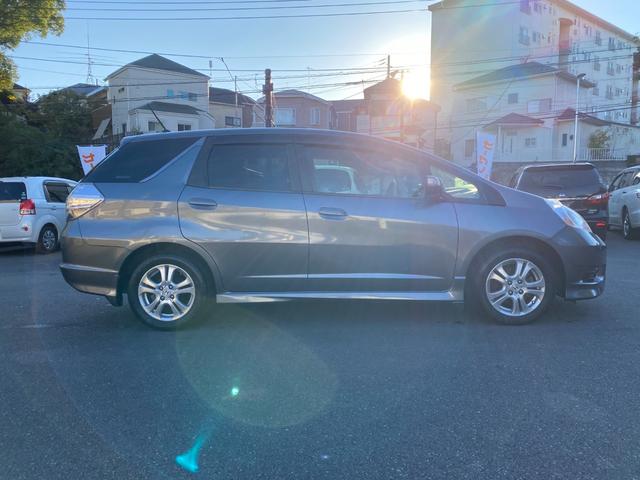 フィットシャトルハイブリッド ハイブリッド ワンオーナー スマートキー ナビ バックカメラ 地デジTV クルコン ステアリングスイッチ オートライト ETC 記録簿(4枚目)