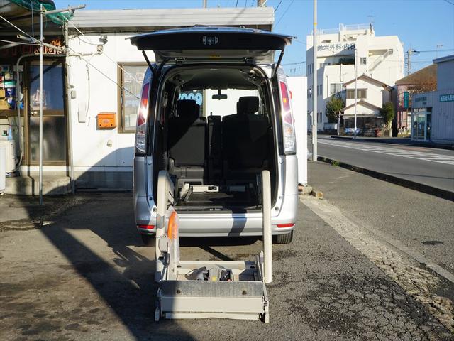 セレナ 　福祉車両チェアキャブスィングリフトアーム　車いす仕様　乗車定員６名　車両非課税　ロング１年保証　取説保証書　キーレス　スペアキー　禁煙車　クールーズコントロール　エコモード　両側オートクロージャー（3枚目）