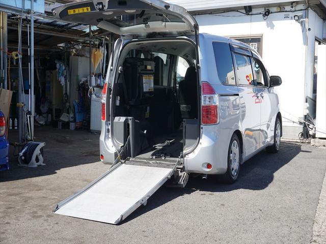 ノア 　福祉車両車いす２脚Ｇセレクション車いす仕様スロープタイプ１　電動ウィンチ　バックカメラ　ドラレコ　取説保証書　点検記録簿１０枚ウインチリモコン２個　キーレス左側パワースライドドア　７人乗り（64枚目）
