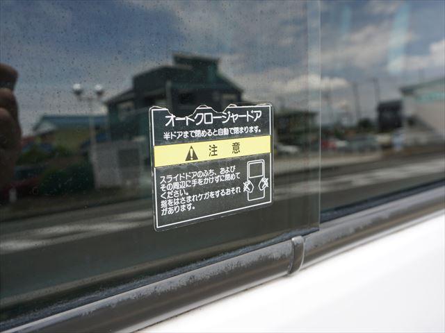 キャラバンバス 　福祉車両　チェアキャブ　車いす移動車電動リフト　車いす３基　８人乗り　取説　保証書　スペアキー　禁煙車　手すり　手動開閉昇降階段　左ドアオートクロージャー　取説保証書（41枚目）