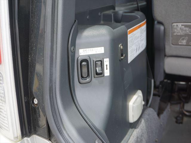 　福祉車両　スローパー　後退防止ベルト　電動固定装置　リヤシート付　禁煙車(23枚目)