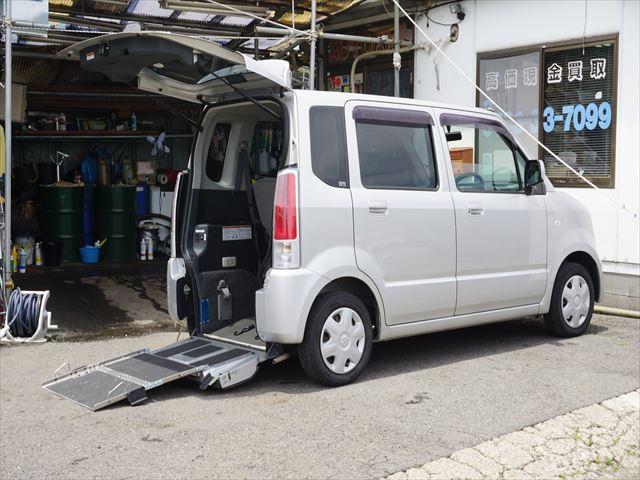 　福祉車両　スローパー　後退防止ベルト　電動固定装置　リヤシート付　禁煙車(72枚目)