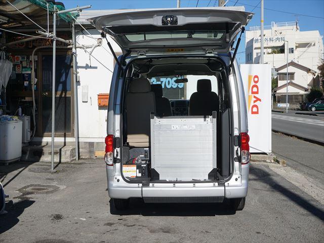 ＮＶ２００バネットワゴン 　福祉車両　８ナンバーチェアキャブスロープタイプ　車いす２台固定　２列目電動ウィンチ　３列目後退防止ベルト　６名　禁煙車　オートステップ　キーレス　純正ナビバックカメラ（18枚目）