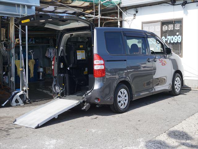 ノア 　福祉車両ＸＬセレクションウェルキャブ車車いす仕様車スロープタイプ１車いす２脚仕様　７名禁煙車　左パワードア　キーレス　ウィンチ用リモコン　ＨＩＤ　ナビ　取説　ウィンカーミラー　１年保証（8枚目）