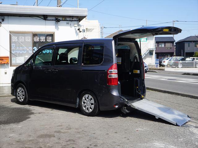 ノア 　福祉車両ＸＬセレクションウェルキャブ車車いす仕様車スロープタイプ１車いす２脚仕様　７名禁煙車　左パワードア　キーレス　ウィンチ用リモコン　ＨＩＤ　ナビ　取説　ウィンカーミラー　１年保証（9枚目）