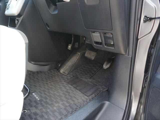 ノア 　福祉車両ＸＬセレクションウェルキャブ車車いす仕様車スロープタイプ１車いす２脚仕様　７名禁煙車　左パワードア　キーレス　ウィンチ用リモコン　ＨＩＤ　ナビ　取説　ウィンカーミラー　１年保証（49枚目）