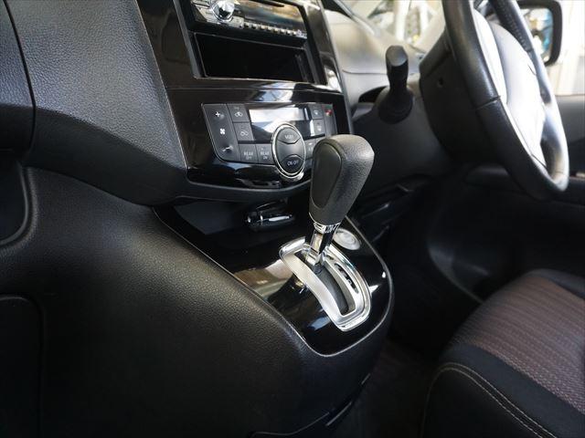 セレナ 　福祉車両　チェアキャブスロープ車いす１名　サードシート　後退防止ベルト　電動固定装置　手すり　禁煙車　７名　インテリジェントキー２個　ウィンカーミラー　１５インチアルミ　バイザー　１年保証（66枚目）