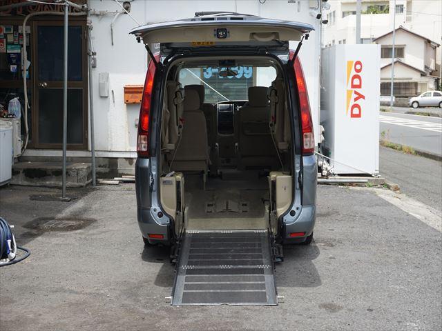 セレナ 　福祉車両チェアキャブ電動スロープ　車いす１名２列目右側　電動ウィンチ　ウィンチ用リモコン　ストラーダナビフルセグバックカメラ　キーレス　禁煙車　７名　ＥＴＣ　車高調整付　リヤエアコン　後部席モニター（3枚目）