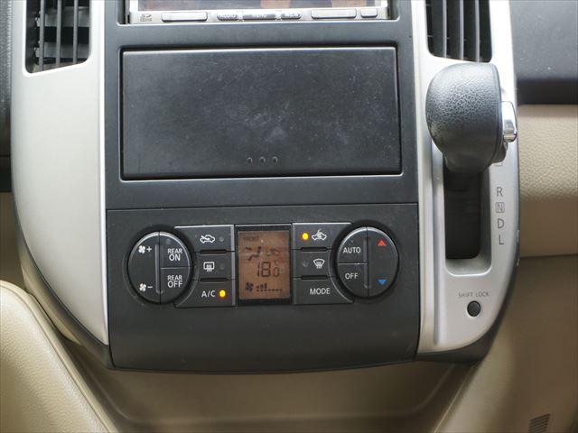 セレナ 　福祉車両チェアキャブ電動スロープ　車いす１名２列目右側　電動ウィンチ　ウィンチ用リモコン　ストラーダナビフルセグバックカメラ　キーレス　禁煙車　７名　ＥＴＣ　車高調整付　リヤエアコン　後部席モニター（11枚目）