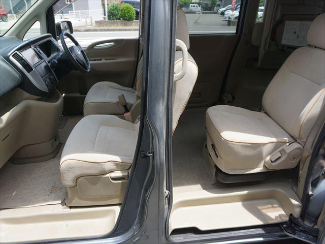 セレナ 　福祉車両チェアキャブ電動スロープ　車いす１名２列目右側　電動ウィンチ　ウィンチ用リモコン　ストラーダナビフルセグバックカメラ　キーレス　禁煙車　７名　ＥＴＣ　車高調整付　リヤエアコン　後部席モニター（13枚目）