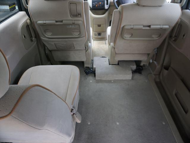 セレナ 　福祉車両チェアキャブ電動スロープ　車いす１名２列目右側　電動ウィンチ　ウィンチ用リモコン　ストラーダナビフルセグバックカメラ　キーレス　禁煙車　７名　ＥＴＣ　車高調整付　リヤエアコン　後部席モニター（37枚目）