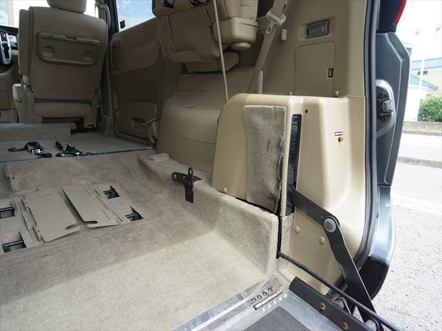セレナ 　福祉車両チェアキャブ電動スロープ　車いす１名２列目右側　電動ウィンチ　ウィンチ用リモコン　ストラーダナビフルセグバックカメラ　キーレス　禁煙車　７名　ＥＴＣ　車高調整付　リヤエアコン　後部席モニター（50枚目）