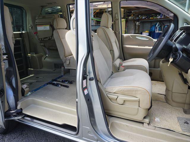 セレナ 　福祉車両チェアキャブ電動スロープ　車いす１名２列目右側　電動ウィンチ　ウィンチ用リモコン　ストラーダナビフルセグバックカメラ　キーレス　禁煙車　７名　ＥＴＣ　車高調整付　リヤエアコン　後部席モニター（57枚目）