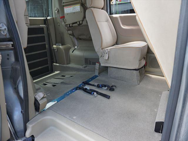 セレナ 　福祉車両チェアキャブ電動スロープ　車いす１名２列目右側　電動ウィンチ　ウィンチ用リモコン　ストラーダナビフルセグバックカメラ　キーレス　禁煙車　７名　ＥＴＣ　車高調整付　リヤエアコン　後部席モニター（59枚目）