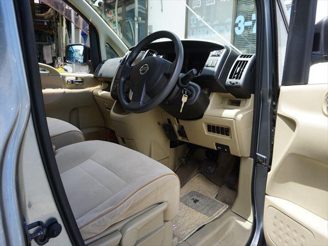セレナ 　福祉車両チェアキャブ電動スロープ　車いす１名２列目右側　電動ウィンチ　ウィンチ用リモコン　ストラーダナビフルセグバックカメラ　キーレス　禁煙車　７名　ＥＴＣ　車高調整付　リヤエアコン　後部席モニター（65枚目）