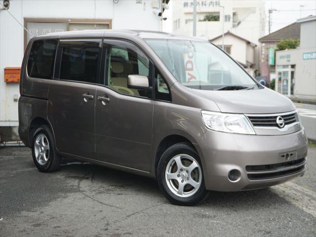 セレナ 　福祉車両チェアキャブ電動リモコン付きスロープ　車いす２基　２列目電動ウィンチ　３列目後退防止ベルト電動固定装置　インテリジェントキー２個　禁煙車　取説保証書２４か月点検記録簿８枚１２か月点検記録簿２枚（6枚目）