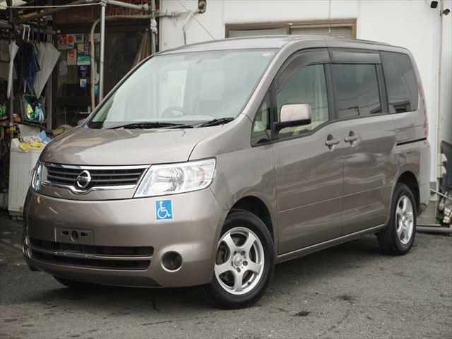 セレナ 　福祉車両チェアキャブ電動リモコン付きスロープ　車いす２基　２列目電動ウィンチ　３列目後退防止ベルト電動固定装置　インテリジェントキー２個　禁煙車　取説保証書２４か月点検記録簿８枚１２か月点検記録簿２枚（7枚目）
