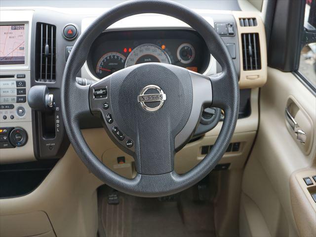 セレナ 　福祉車両チェアキャブ電動リモコン付きスロープ　車いす２基　２列目電動ウィンチ　３列目後退防止ベルト電動固定装置　インテリジェントキー２個　禁煙車　取説保証書２４か月点検記録簿８枚１２か月点検記録簿２枚（16枚目）