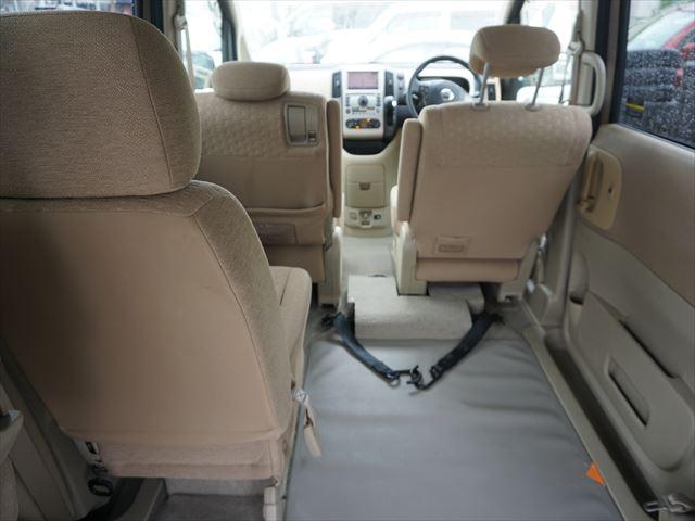 セレナ 　福祉車両チェアキャブ電動リモコン付きスロープ　車いす２基　２列目電動ウィンチ　３列目後退防止ベルト電動固定装置　インテリジェントキー２個　禁煙車　取説保証書２４か月点検記録簿８枚１２か月点検記録簿２枚（50枚目）