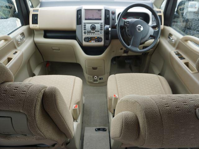 セレナ 　福祉車両チェアキャブ電動リモコン付きスロープ　車いす２基　２列目電動ウィンチ　３列目後退防止ベルト電動固定装置　インテリジェントキー２個　禁煙車　取説保証書２４か月点検記録簿８枚１２か月点検記録簿２枚（52枚目）