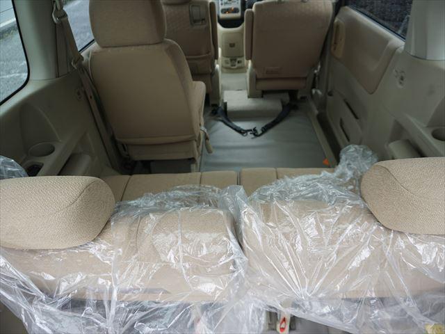セレナ 　福祉車両チェアキャブ電動リモコン付きスロープ　車いす２基　２列目電動ウィンチ　３列目後退防止ベルト電動固定装置　インテリジェントキー２個　禁煙車　取説保証書２４か月点検記録簿８枚１２か月点検記録簿２枚（54枚目）